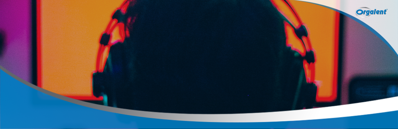 Saúde Ocular: sete hábitos que prejudicam a visão. Rapaz na frente do computador.